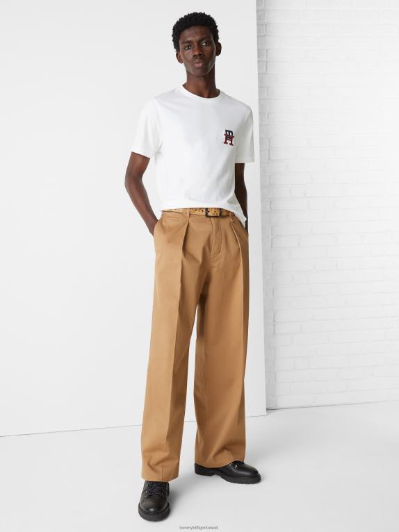 أبيض Tommy Hilfiger تيشيرت بتطريز حرف Monogram أساسي 44644739