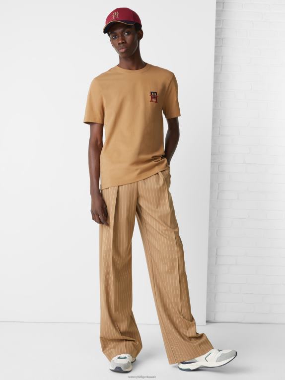 الكاكي الريف Tommy Hilfiger تيشيرت بتطريز حرف Monogram أساسي 44644741