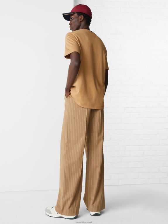 الكاكي الريف Tommy Hilfiger تيشيرت بتطريز حرف Monogram أساسي 44644741