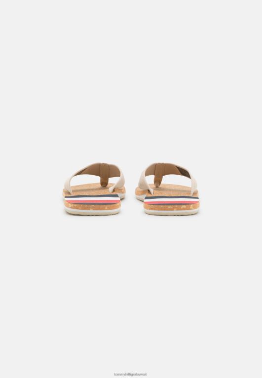 البيج الكلاسيكي Tommy Hilfiger صنادل الشاطئ على شكل حرف T 446444234