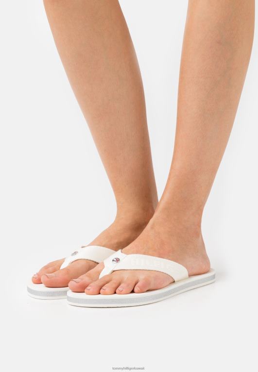 بيج فاتح Tommy Hilfiger صنادل شاطئ على شكل حرف T لامعة ملفوفة 446446183