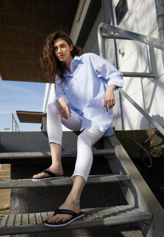 سماء الصحراء Tommy Hilfiger صندل مسطح على شكل حرف T للشاطئ 446448366