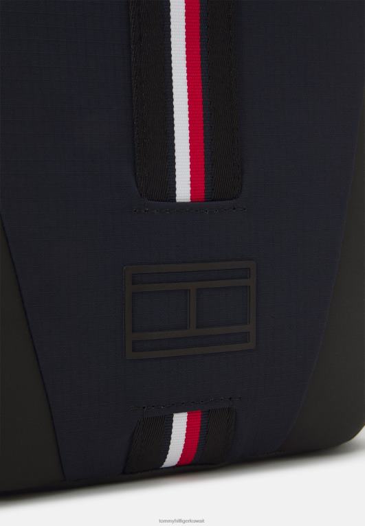 الملعب الأزرق Tommy Hilfiger Urban Commuter حقيبة كروس صغيرة للجنسين عبر الجسم 446445864