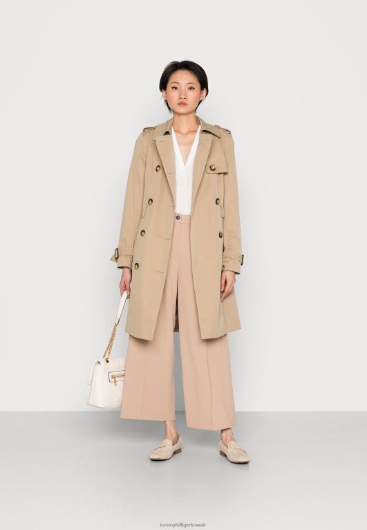 بيج فاتح Tommy Hilfiger بلوزة صلبة برقبة على شكل حرف V 446443941