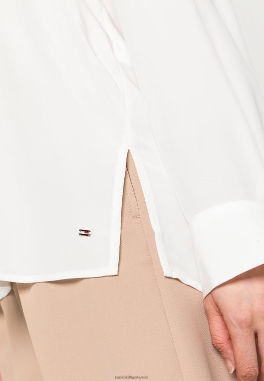 بيج فاتح Tommy Hilfiger بلوزة صلبة برقبة على شكل حرف V 446443941